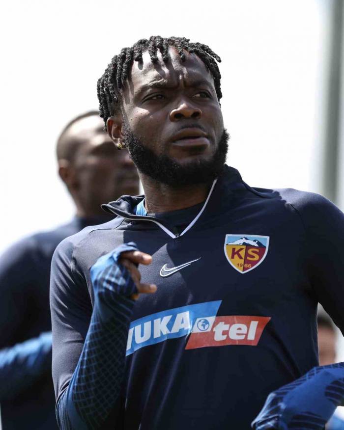 Kayserispor 2 Futbolcu İle Anlaştı