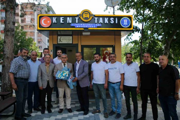 Kütahya’da Taksi Durakları Yenileniyor