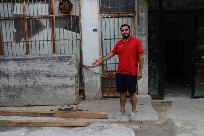Kamerayı Görünce Vazgeçti, Arkadaşı İkna Edince Tekrar Anlaşıp Motosikleti Çaldılar