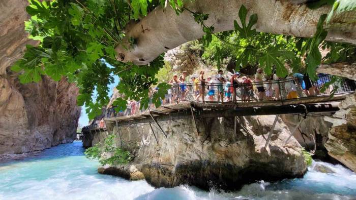 Saklıkent Kanyonu Binlerce Misafiri Ağırlıyor