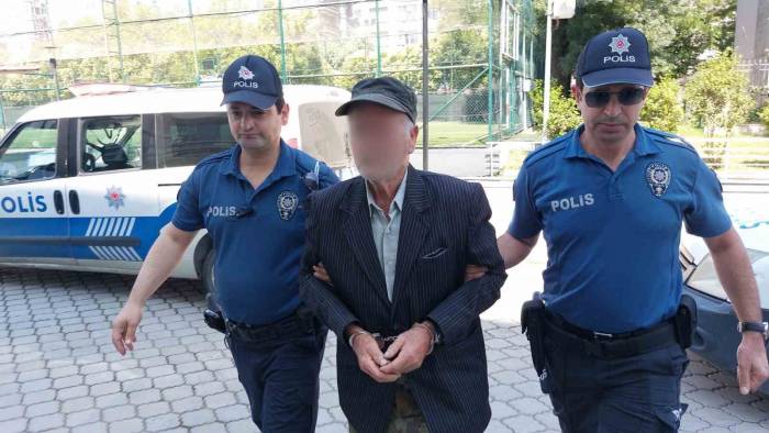 81 Yaşındaki Dede, Baba-oğul 2 Komşusunu Bıçakla Yaraladı