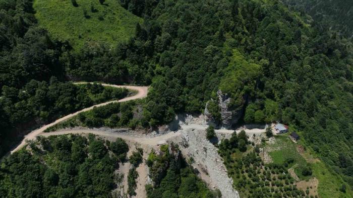 Felçli Eşini Sırtında Taşıyan Kadının İmdadına Büyükşehir Yetişti