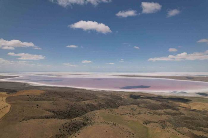 Tuz Gölü Pembe Renge Büründü