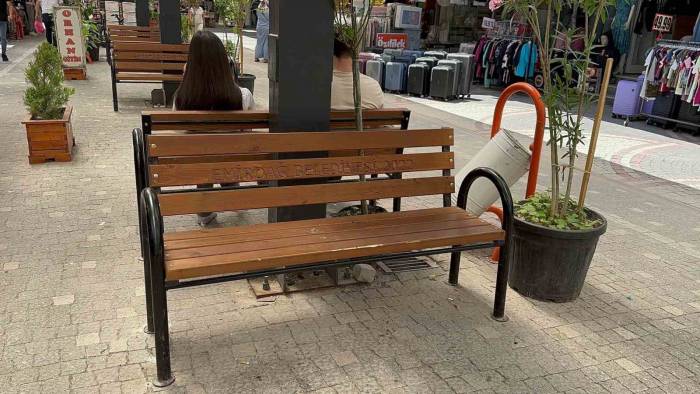 Oturduğu Bankta Öldüğü Uyanmayınca Fark Edildi
