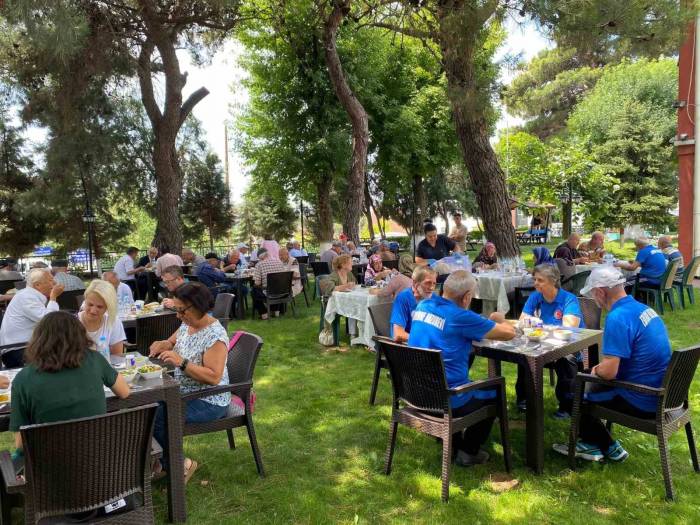 Edirne Ve Kırklareli Huzurevleri Sakinleri Yemekte Buluştu