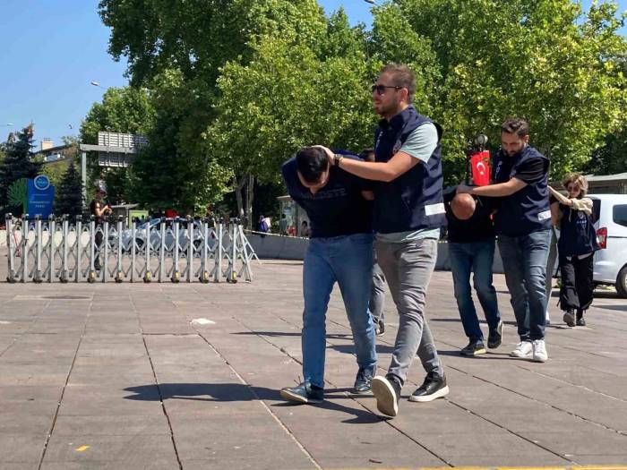 Fuhuş Yaptırdığı İddia Edilen Şüpheliler Adliyeye Sevk Edildi