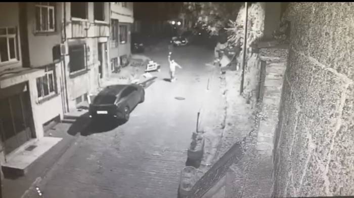 İstanbul’da Silahlı İşletmeci Dehşeti Kamerada: Kadın Müşterileri Silahla Kovalayıp Ateş Açtılar