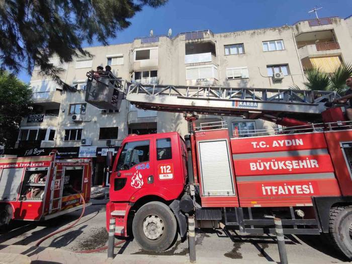 Binadaki Yangında Mahsur Kalanları İtfaiye Kurtardı