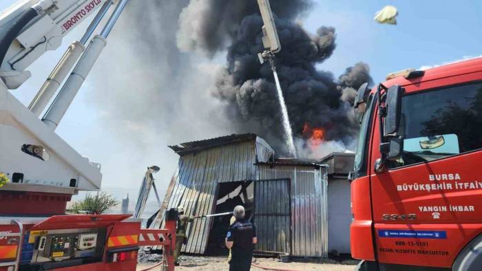 Bursa İtfaiyesi 1 Ayda 2 Bin 358 Olaya Müdahale Etti