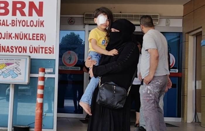 Koşarken Gözüne Bıçak Saplandı