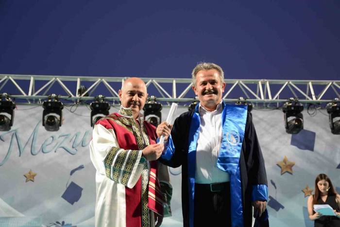 Başkan Mustafa Koloğlu Diplomasını Aldı