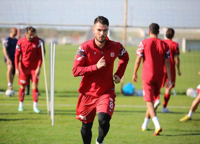 Robin Yalçın, Sivasspor’a Veda Etti