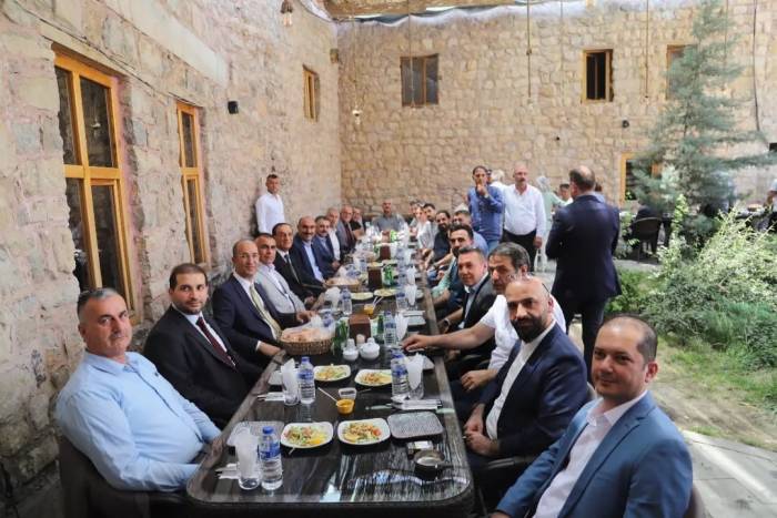 Irak Kafilesi Çukurca’yı Gezdi