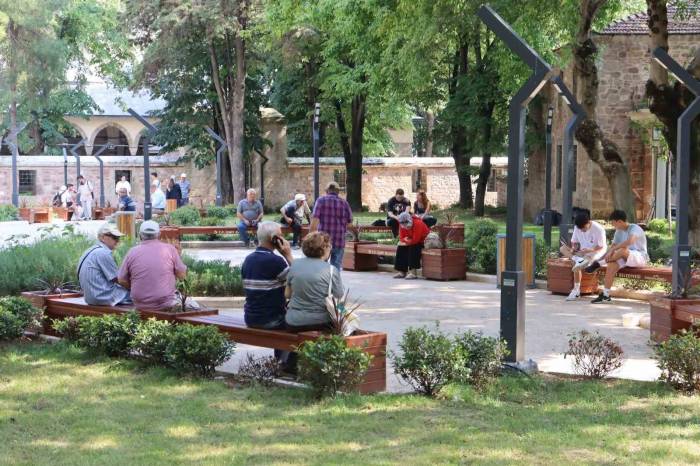Vatandaşların Gözde Adresi: Yeni Cuma Parkı