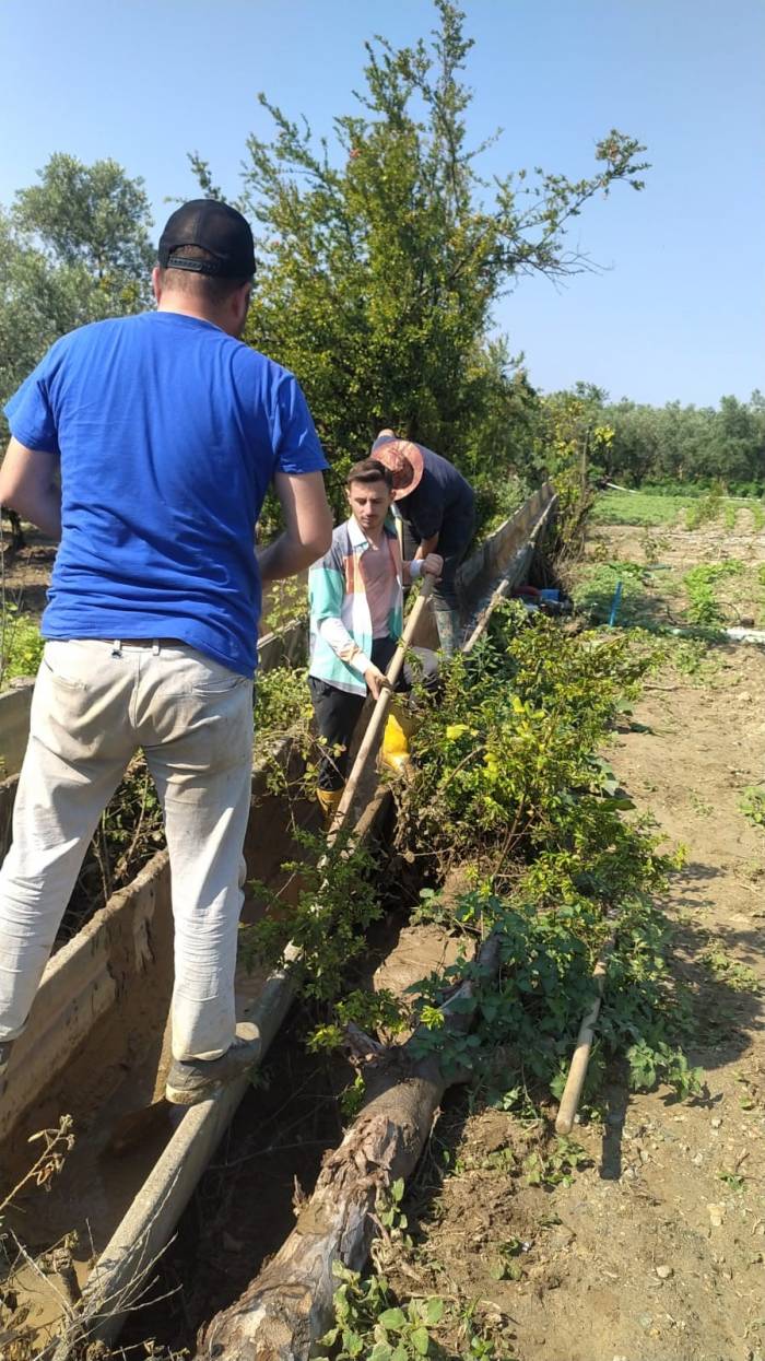 Selden Etkilenen Sulama Kanallarında Temizlik Çalışmaları Devam Ediyor