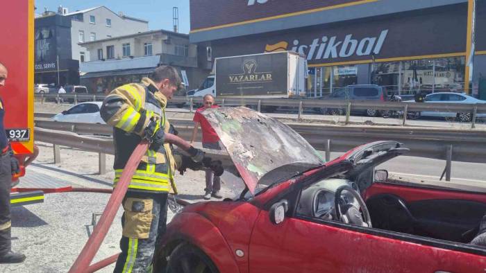 Bugün Aldığı Otomobili Alev Alev Yandı