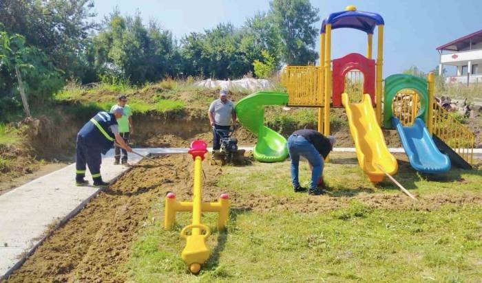 Köylerde Parklar Yenileniyor