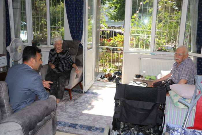 Manisa’da ‘yalnız Değilsiniz’ Projesi Kalplere Dokunmaya Devam Ediyor