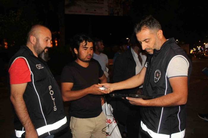 Nevşehir’de "huzurlu Sokaklar 1" Operasyonu: Sokaklar Ve Şahıslar Didik Didik Arandı