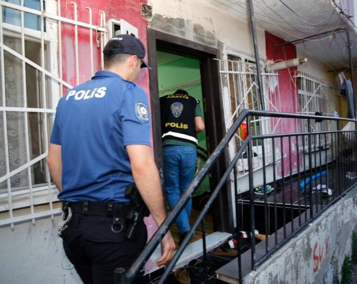 Ülke Genelinde Kesinleşmiş Hapis Cezası İle Aranan Bin 958 Kişi Yakalandı