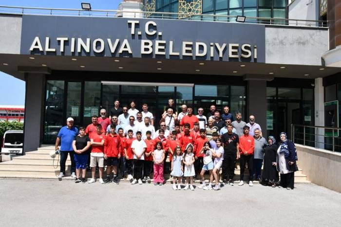 Altınovalı Güreşçiler Törenle Karşılandı