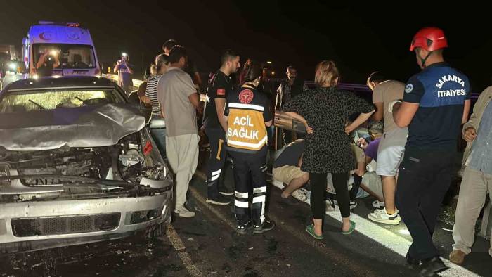 5 Aracın Karıştığı Kazada 14 Kişi Yaralandı