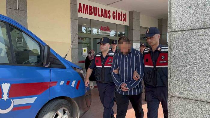 Arnavutköy’de İett Duraklarının Camlarını Eğlenmek İçin Kıran Şahıslar Adliyeye Sevk Edildi