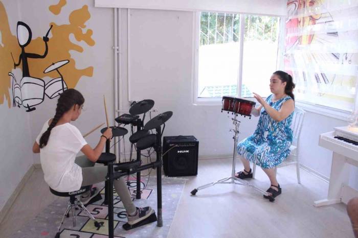 "okuyamazsın" Dediler, Okuduğu Okula Öğretmen Oldu