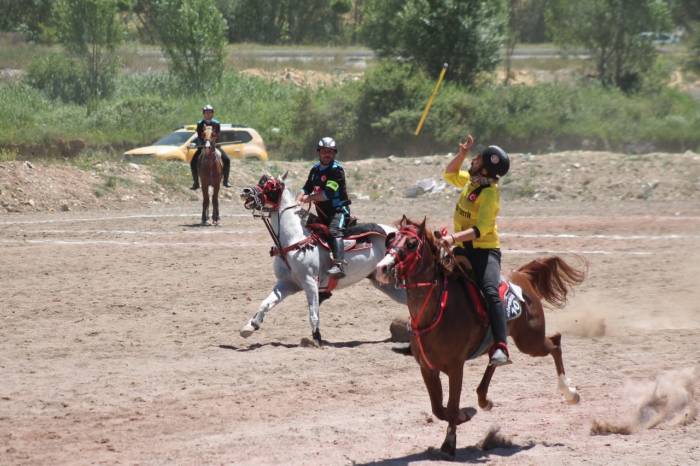 Bayburt Cirit İl Birincisi Bayburt Atlı Spor Kulübü Oldu