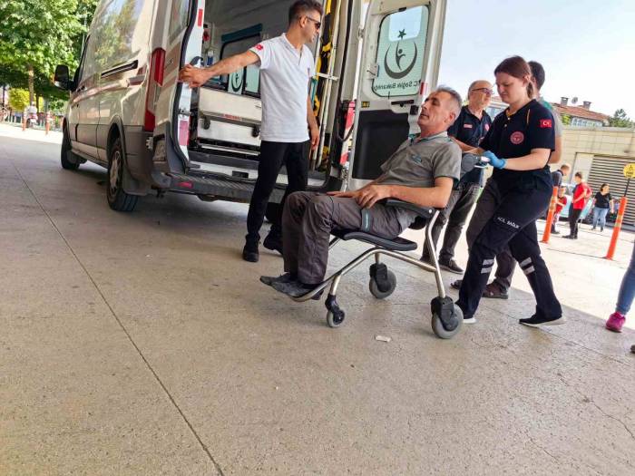 Bursa’da Kamyon İle Kamyonet Çarpıştı: 2 Yaralı