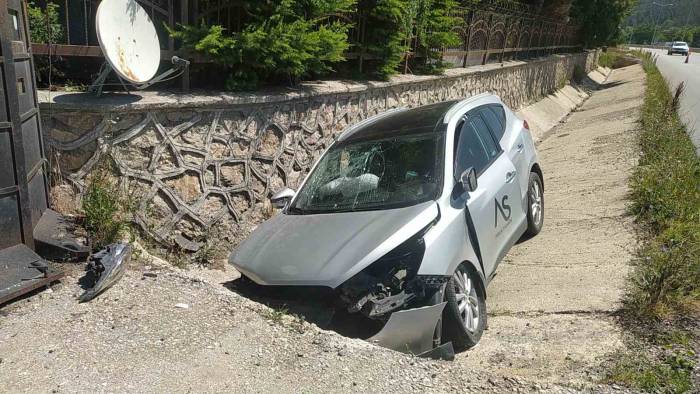 Kontrolden Çıkan Otomobil Sulama Kanalına Düştü: 2 Yaralı