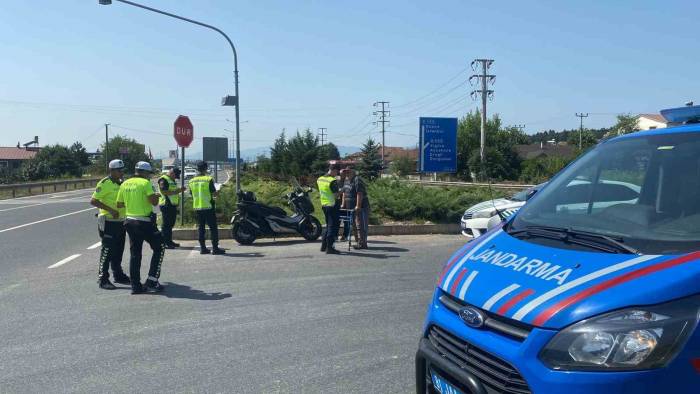Dönel Kavşakta İki Motor Çarpıştı: 1 Yaralı