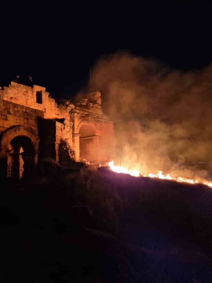 Tarihi Antik Kentte Korkutan Yangın