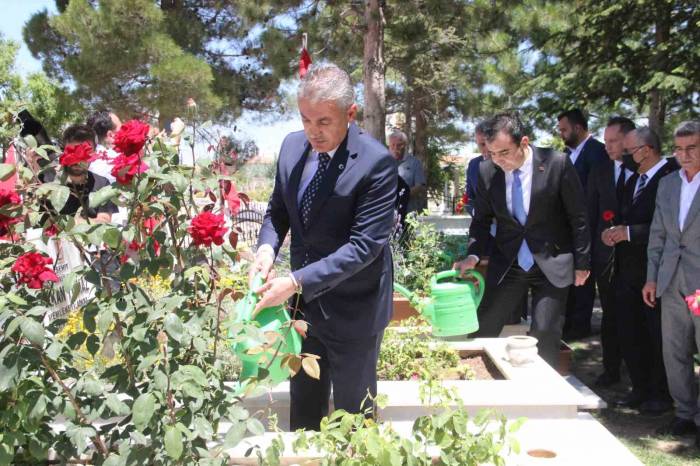 Karaman’da 15 Temmuz Demokrasi Ve Milli Birlik Günü Etkinlikleri Şehitlik Ziyaretiyle Başladı