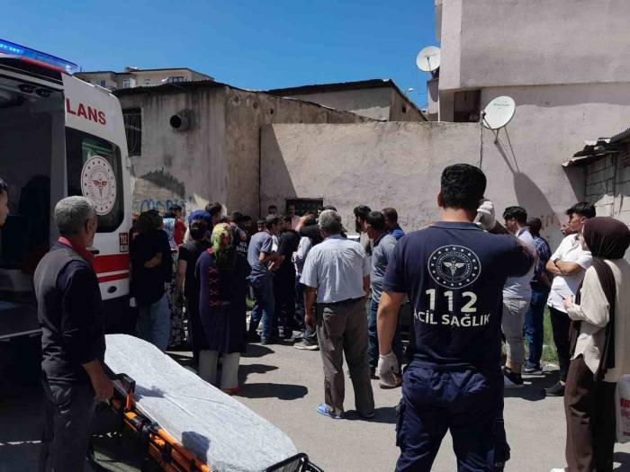 Iğdır’da Azerbaycanlı Genç 5. Kattan Atlayarak İntihar Etti