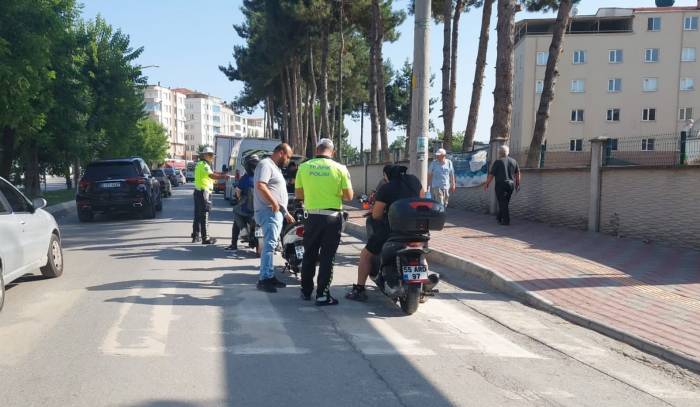 Bafra’da Motosiklet Denetimi: 12 Sürücüye 7 Bin 292 Lira Ceza