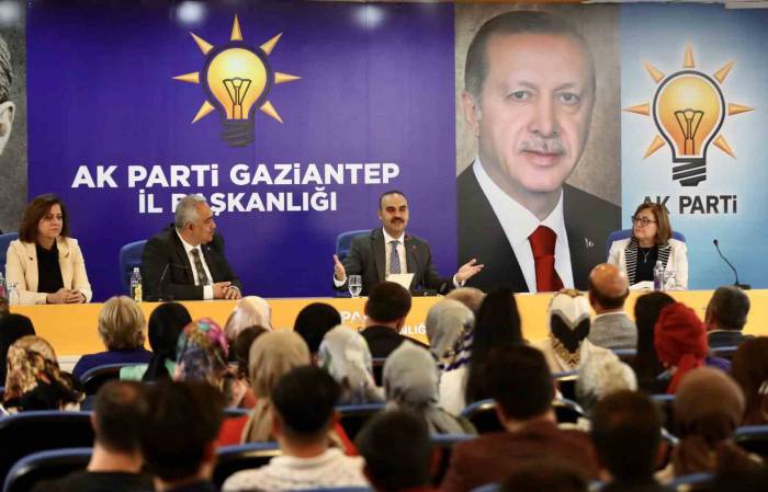 Bakan Kacır, Gaziantep’te Ak Partililerle Bir Araya Geldi