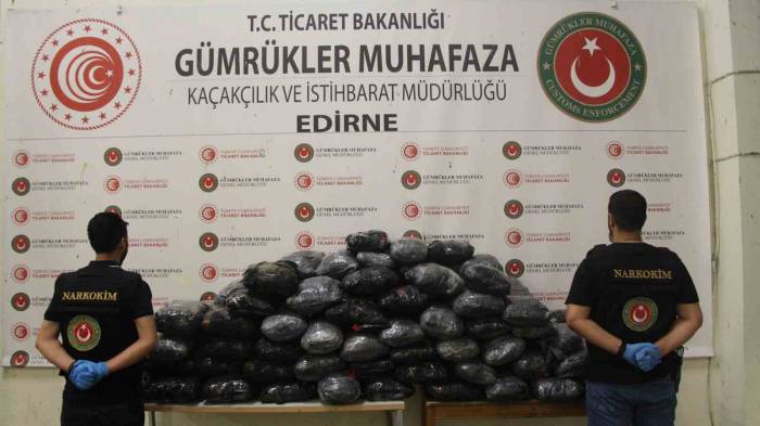 Kapıkule’de Cnc Makinesi İçerisine Gizlenmiş 133 Kilogram Esrar Yakalandı