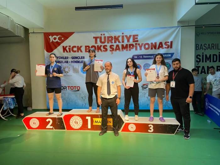 Sivas, Türkiye Kick Boks Şampiyonasına Damga Vurdu
