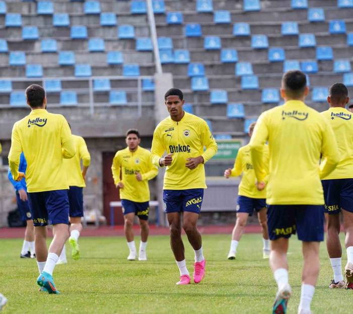 Fenerbahçe Günü Çift Antrenmanla Tamamladı