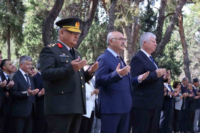 15 Temmuz Şehitleri İzmir’de Dualarla Anıldı