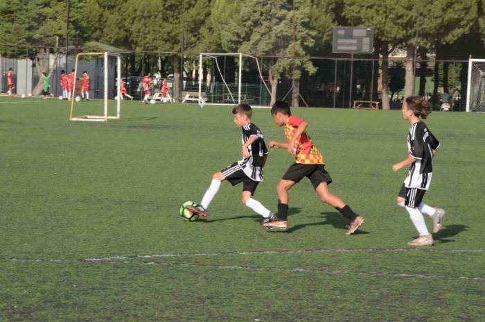 Kırkağaç Acar İdman Yurdu U-11 Takımı Namağlup Şampiyon