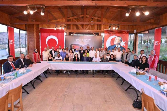 Vali Aksoy Şehit Aileleri Ve Gaziler İle Yemekte Bir Araya Geldi