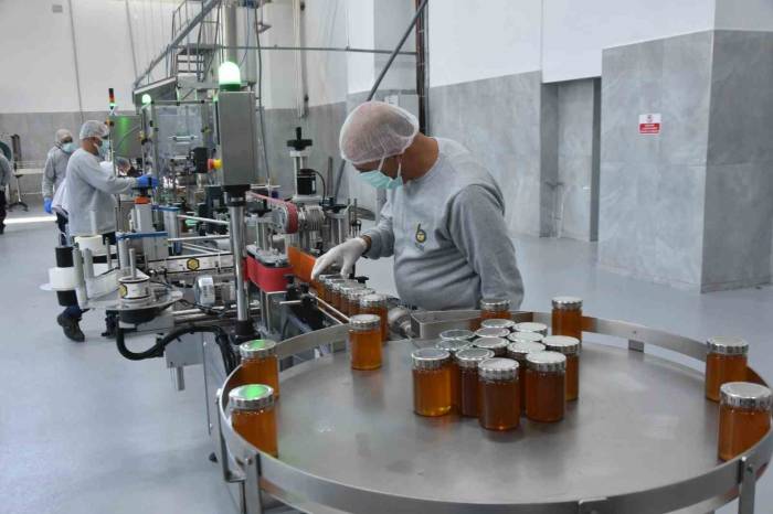 Betav’ın Bal Fabrikası Öğrencilere Burs Sağlıyor