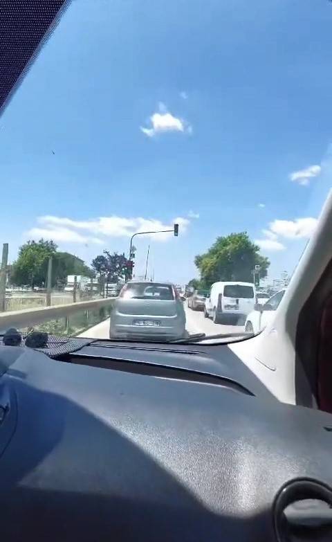 Kaza Geliyorum Dedi, Dalgın Sürücünün Kaza Anı Kameraya Yansıdı