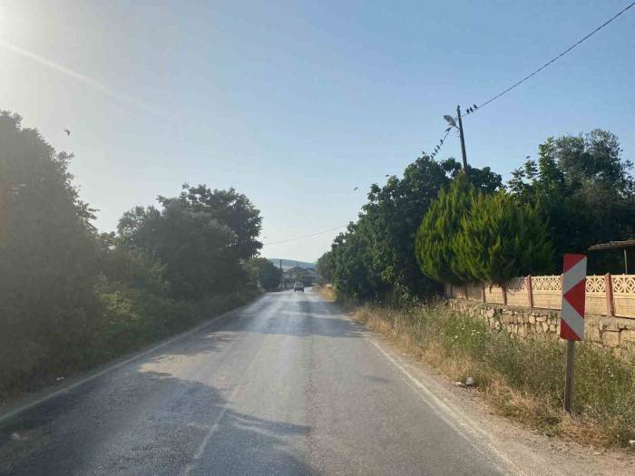 Çizgisiz Erdek-ocaklar Karayolu Tehlike Saçıyor