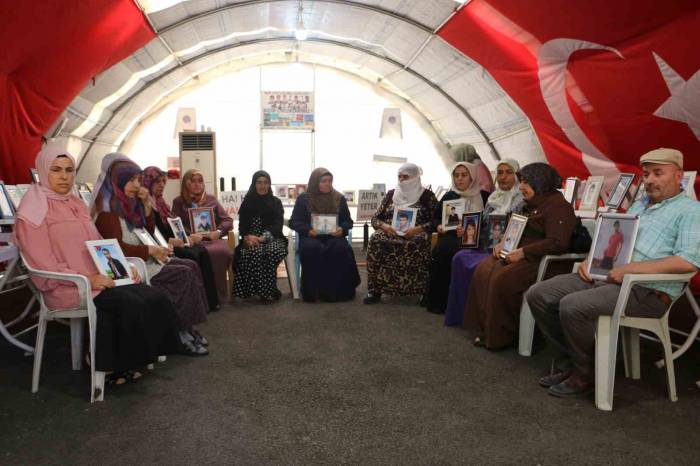 Evlat Nöbetindeki Anne: “oğlum Kaçırılmasaydı Gazetecilik Mesleğini İcra Edecekti”