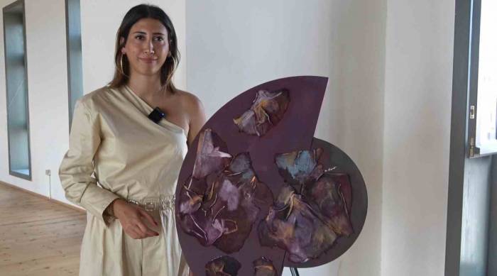 Depremzede Sanatçının Açtığı İlk Kişisel Resim Sergisine Yoğun İlgi