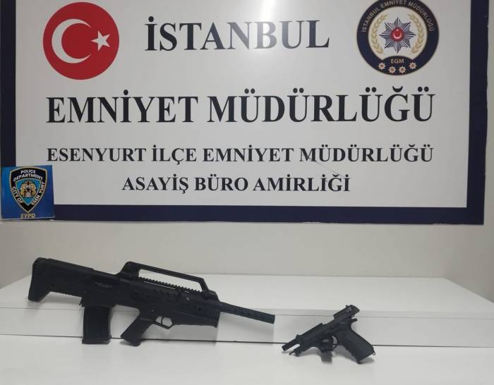 İstanbul’da Dehşet Anları Kameraya Yansıdı: Sokak Ortasında Av Tüfeği İle Kurşun Yağdırdı