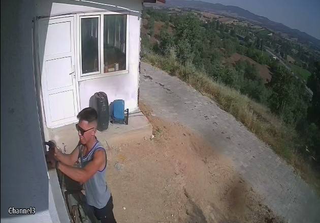 İlleri Dolaşan Seri Hırsız, Girdiği Evde Kıyafetini Değiştirip Gözlüğünü Unuttu